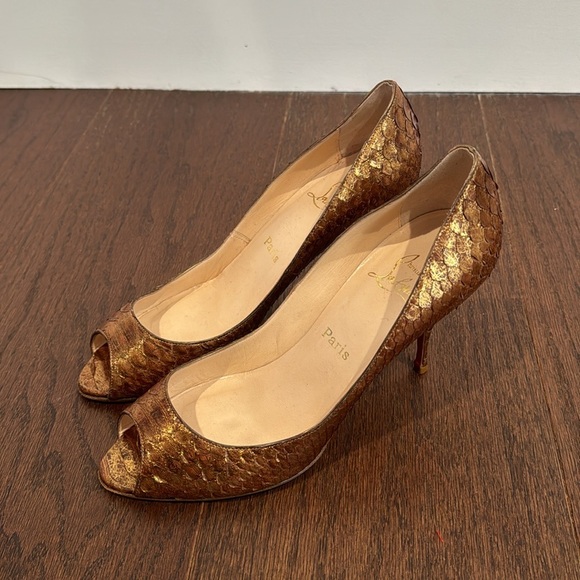 Christian Louboutin Women’s Gold/Copper Skin Peep Toe Pumps Size 40.5/10.5 - Picture 1 of 8
